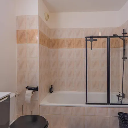 Appartement Tout Equipe A 3 Min Gare Annemasse - Ideal Famille Ou Pro - Parking Inclus Ville-la-Grand Exterior photo